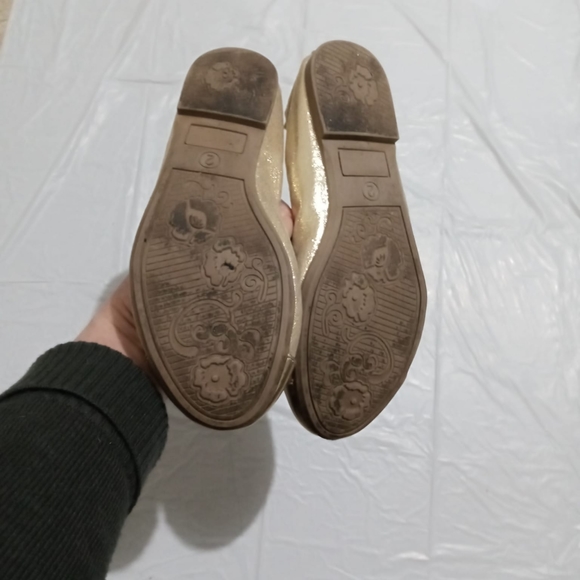 Olive & Edie gold colored shoes - Picture 2 of 8